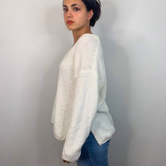 Urban Outfitters White V-Neck Oversized Knit Sweater - Picture 5 of 8